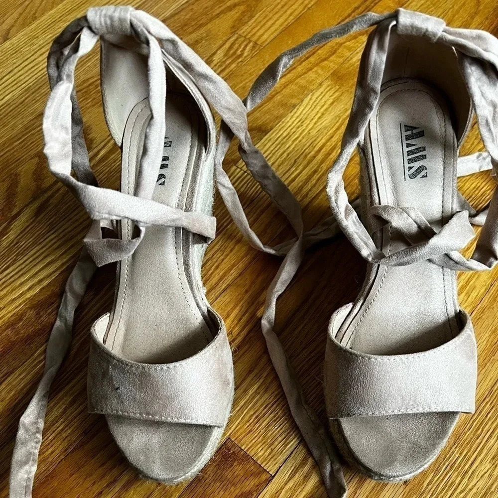 Beige espadrilles
